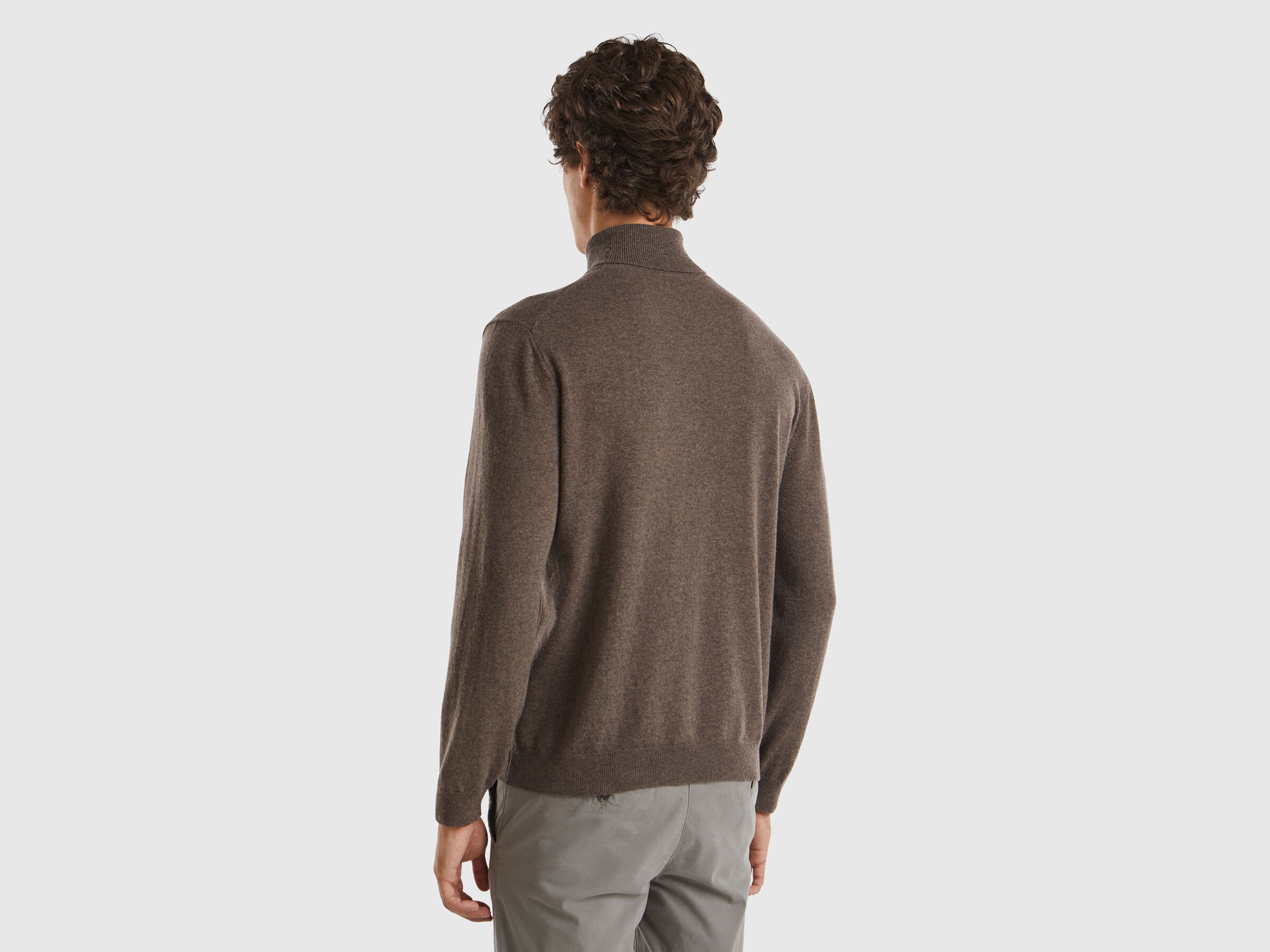 Camisola gola alta regular fit Homem image number 2